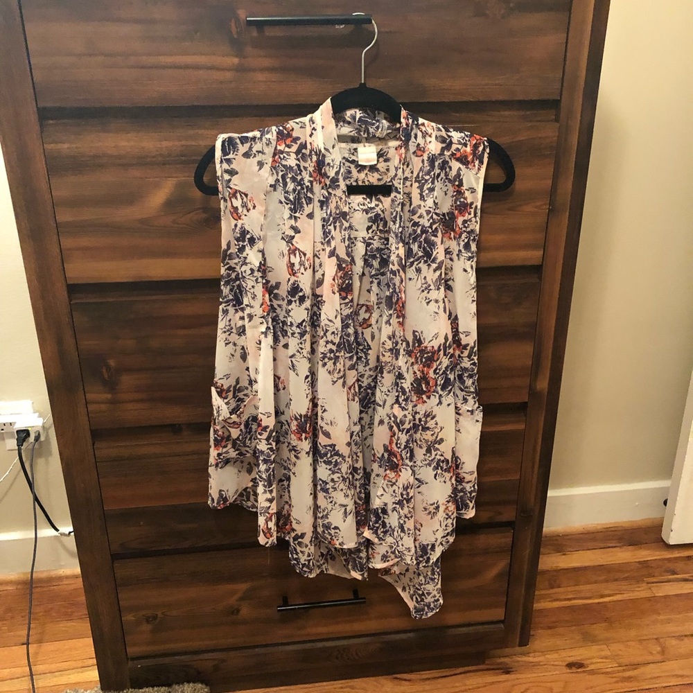 Floral Sleeveless Cardigan/Vest